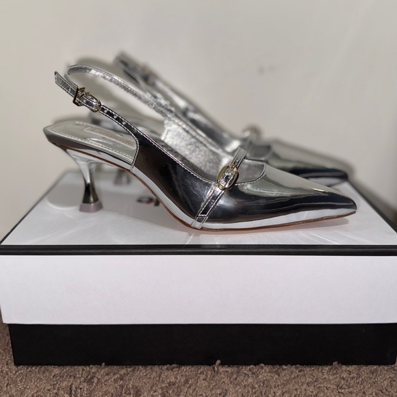 Larroude Ines Silver Women's Pumps size 6.5 - Picture 4 of 7